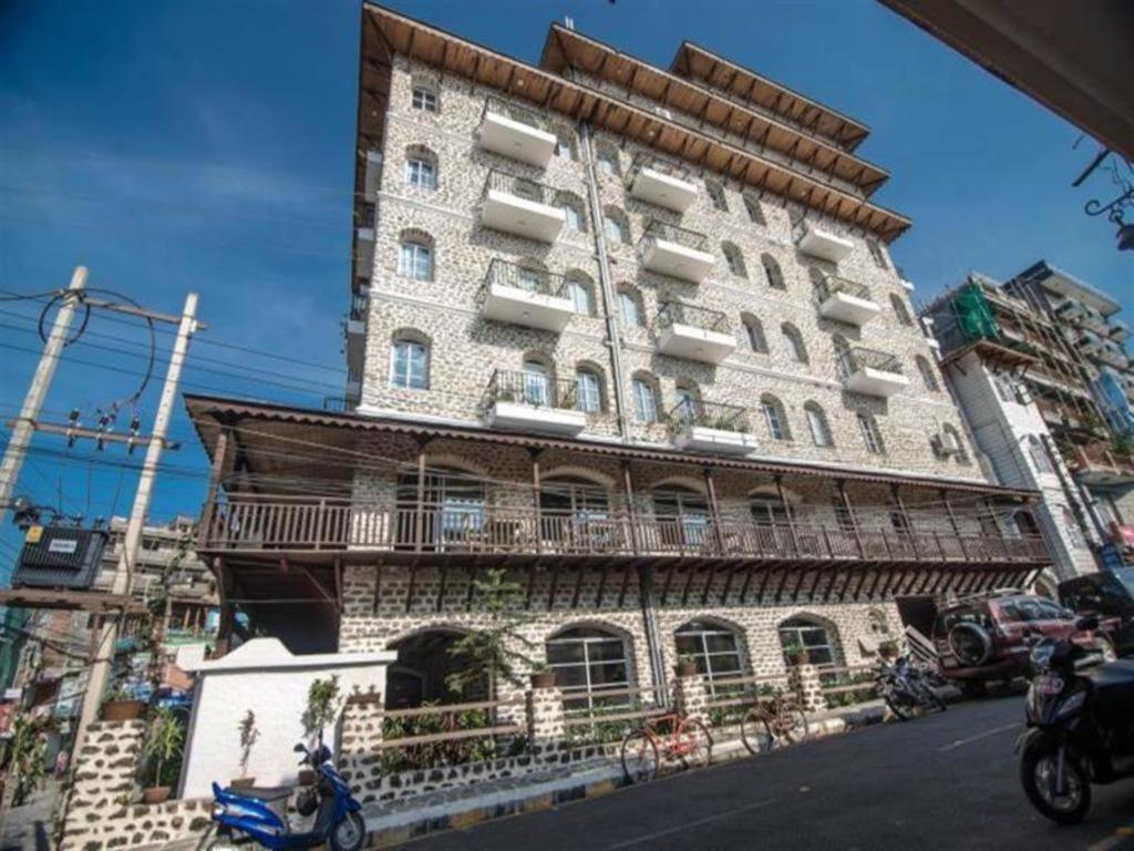 Glacier Hotel & Spa Pokhara Exterior photo